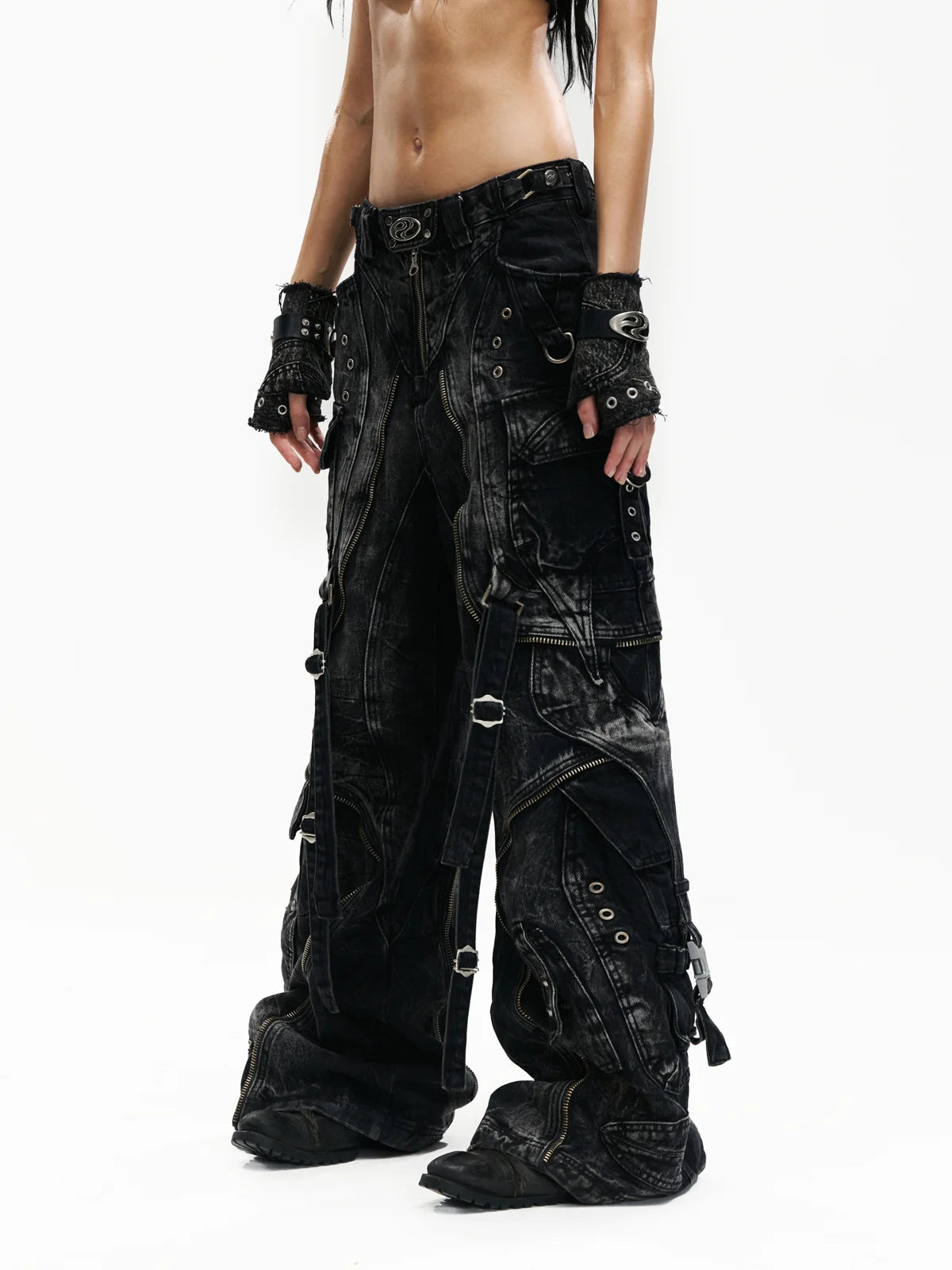 A-Line Baggy Jeans with Hardware Details