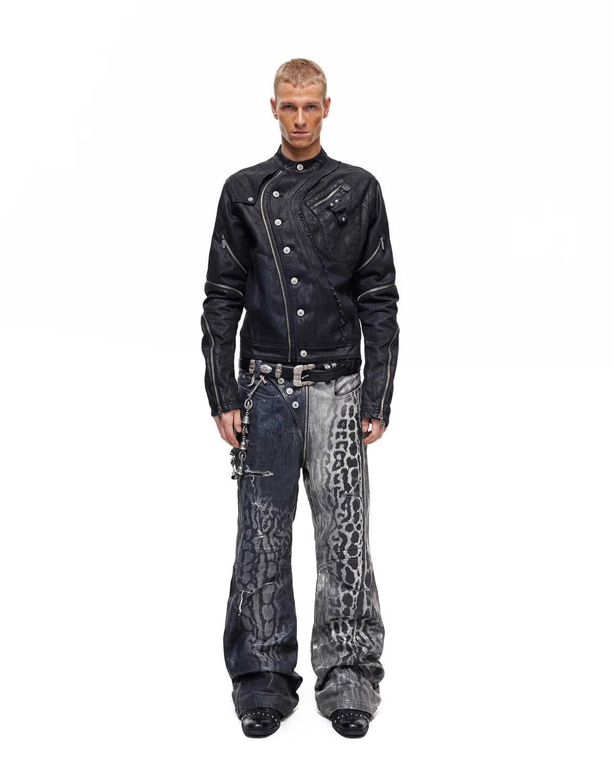 Personsoul Asymmetric Crocodile Embroidery Jeans