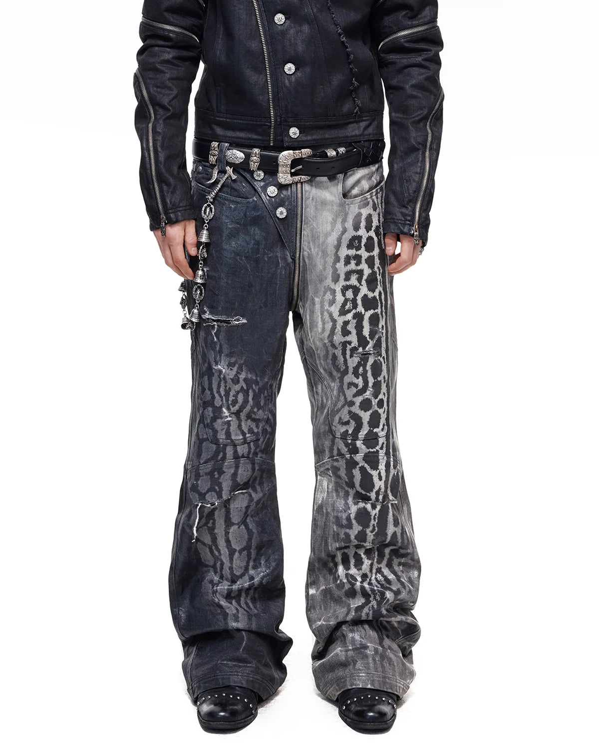 Personsoul Asymmetric Crocodile Embroidery Jeans