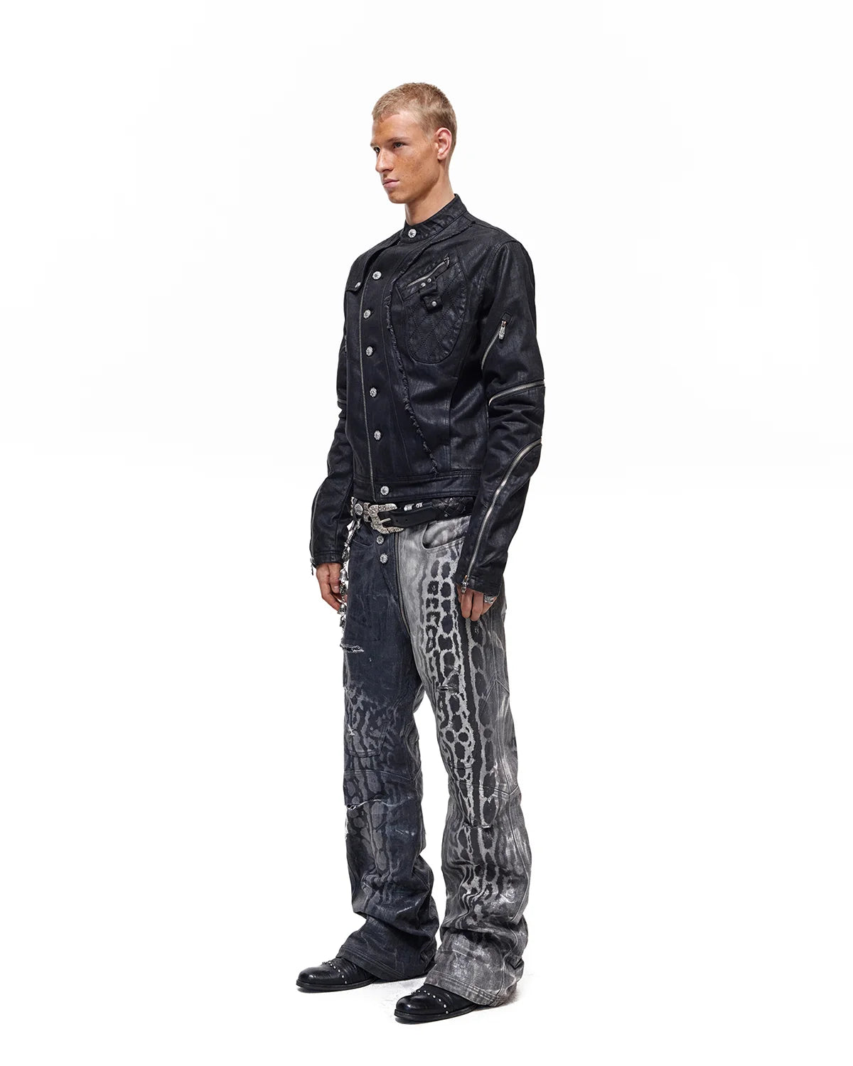 Personsoul Asymmetric Crocodile Embroidery Jeans