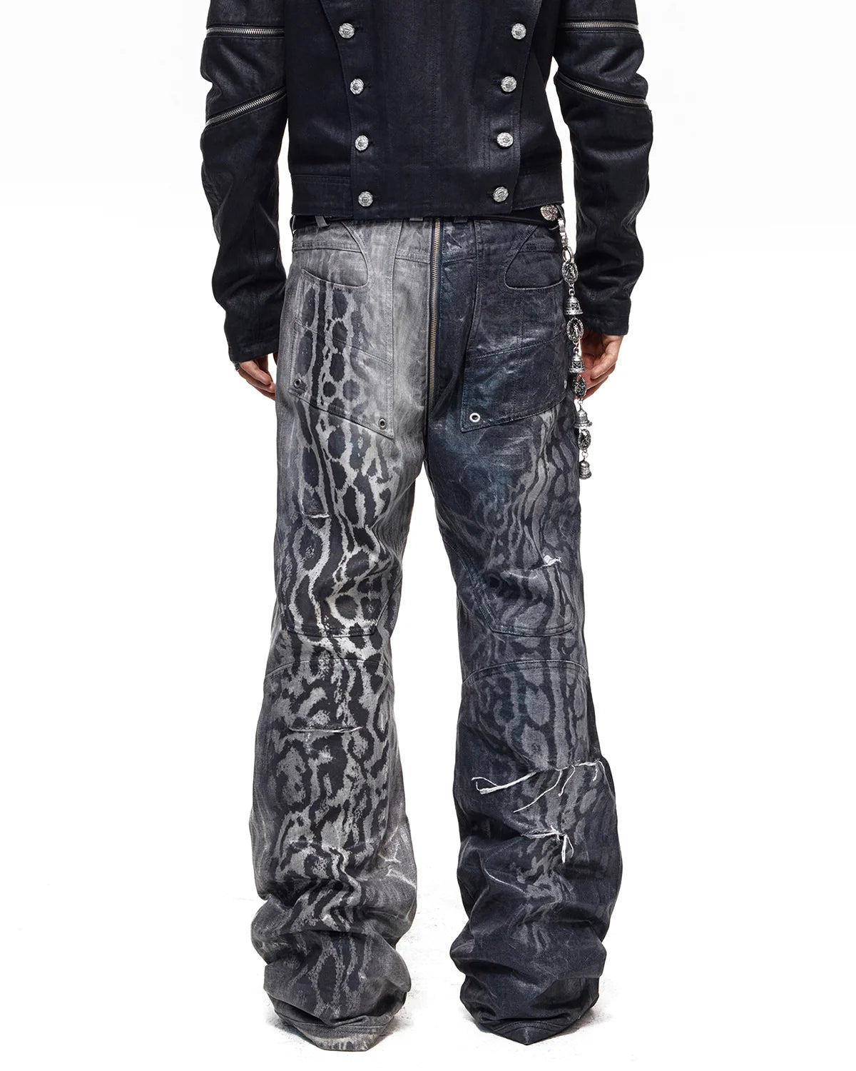 Personsoul Asymmetric Crocodile Embroidery Jeans