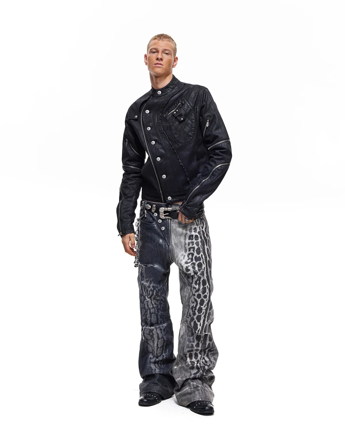 Personsoul Asymmetric Crocodile Embroidery Jeans