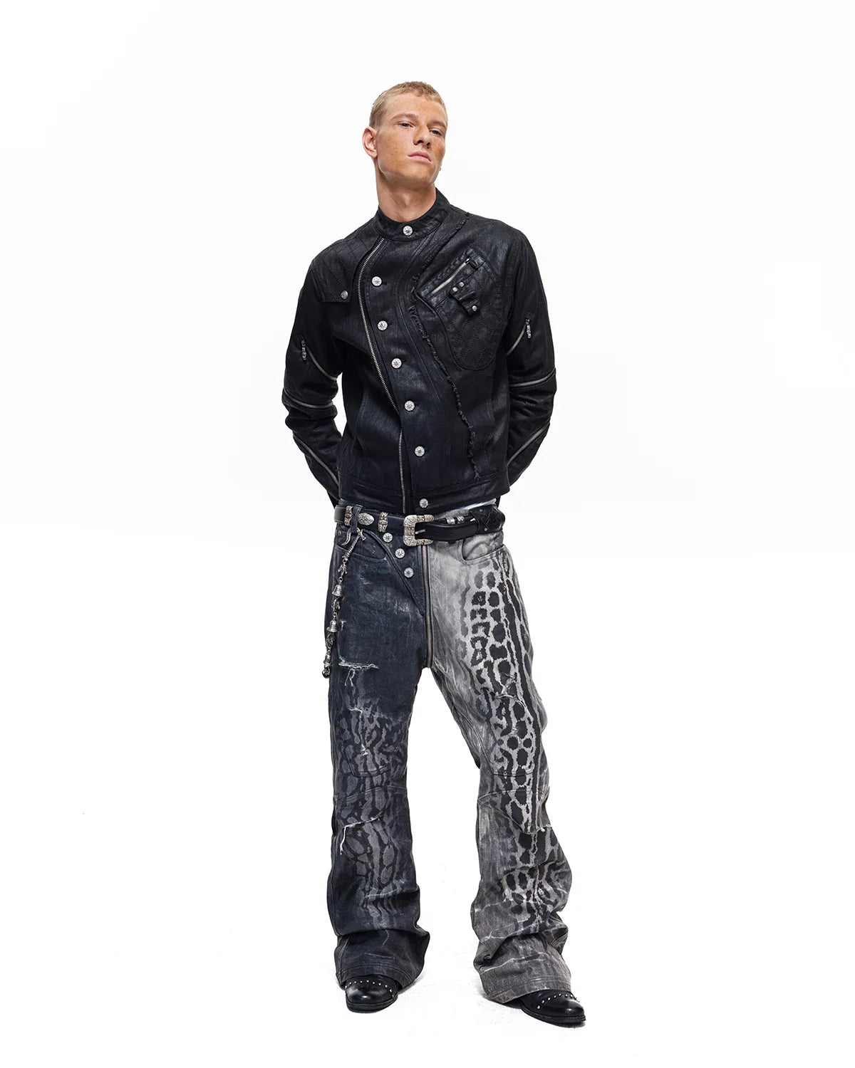 Personsoul Asymmetric Crocodile Embroidery Jeans