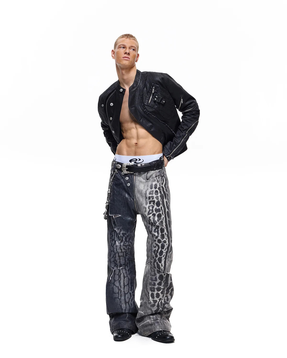 Personsoul Asymmetric Crocodile Embroidery Jeans