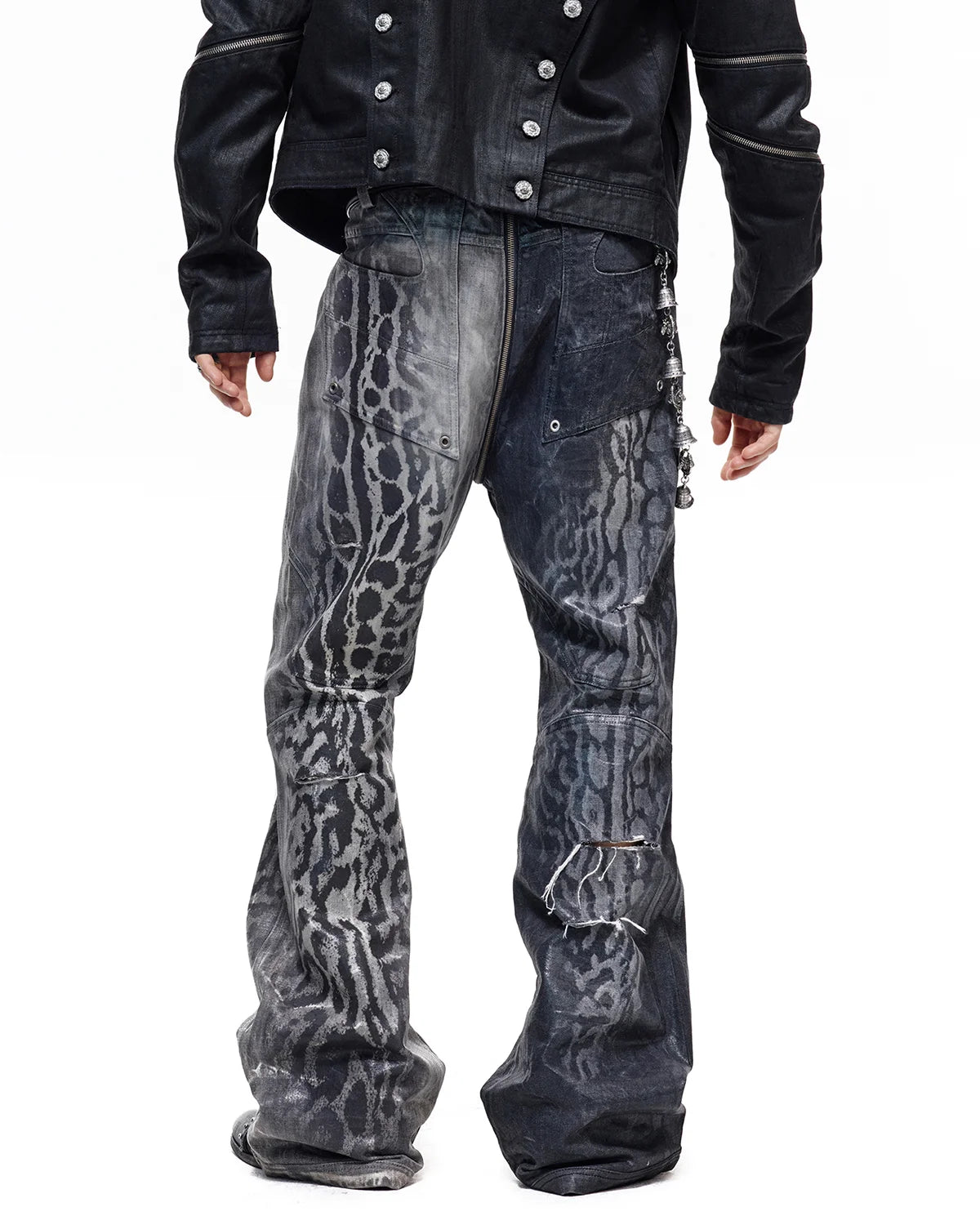 Personsoul Asymmetric Crocodile Embroidery Jeans