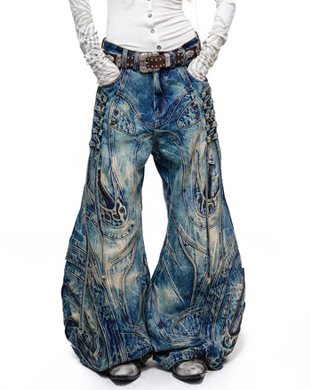 Dekonstruierte ausgestellte Patchwork-Jeans Blau