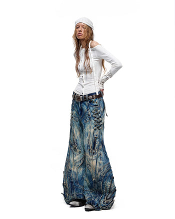 Dekonstruierte ausgestellte Patchwork-Jeans Blau