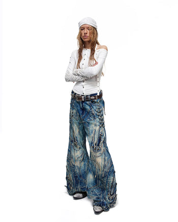Dekonstruierte ausgestellte Patchwork-Jeans Blau