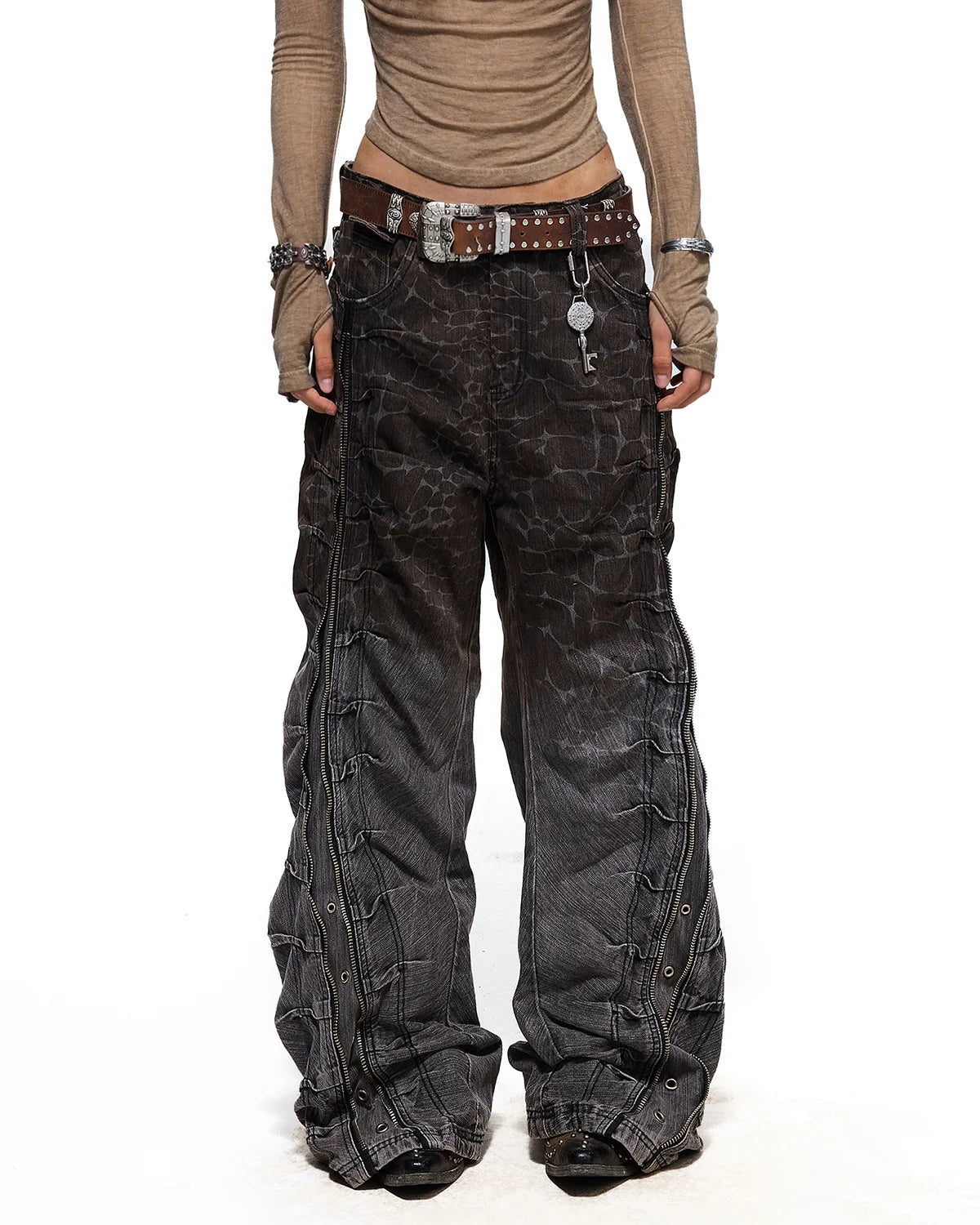 Personsoul Slub Denim Crocodile-Etched Curved Jeans