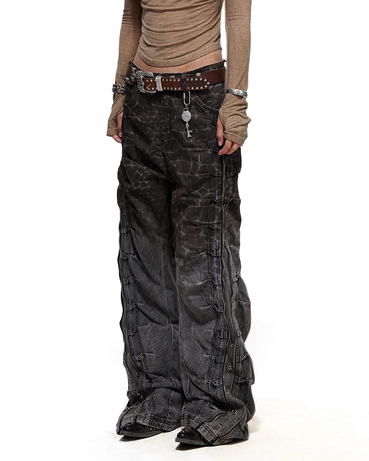 Personsoul Slub Denim Crocodile-Etched Curved Jeans