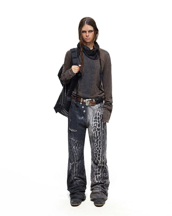 Personsoul Asymmetric Crocodile Embroidery Jeans