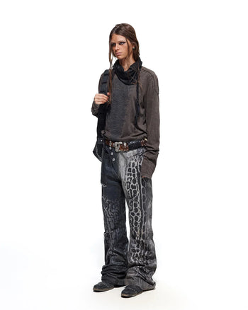Personsoul Asymmetric Crocodile Embroidery Jeans