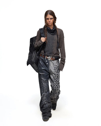 Personsoul Asymmetric Crocodile Embroidery Jeans