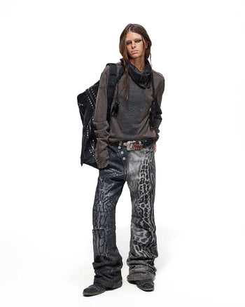 Personsoul Asymmetric Crocodile Embroidery Jeans