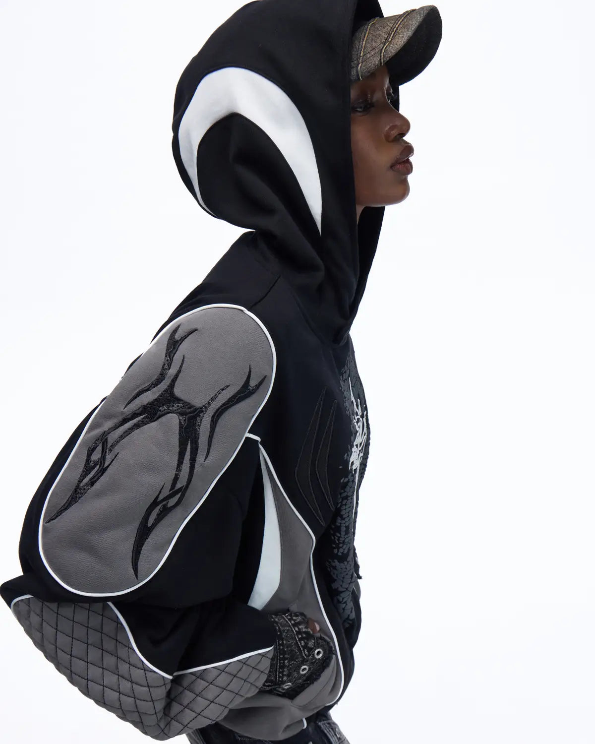 Personsoul Totem Color-Block Racing Hoodie In Black