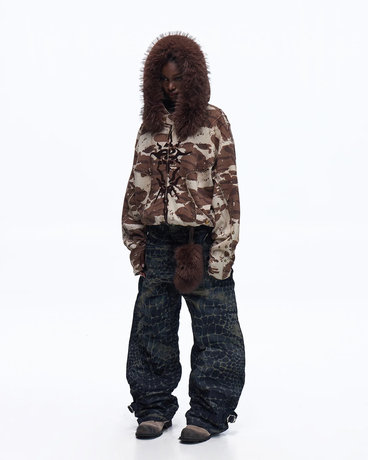 Personsoul Laser-Etched Crocodile-PatternedRaw Denim Scimitar Jeans