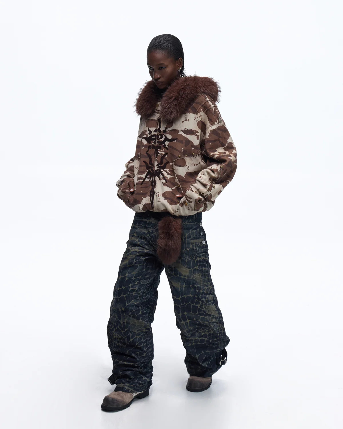 Personsoul Laser-Etched Crocodile-PatternedRaw Denim Scimitar Jeans