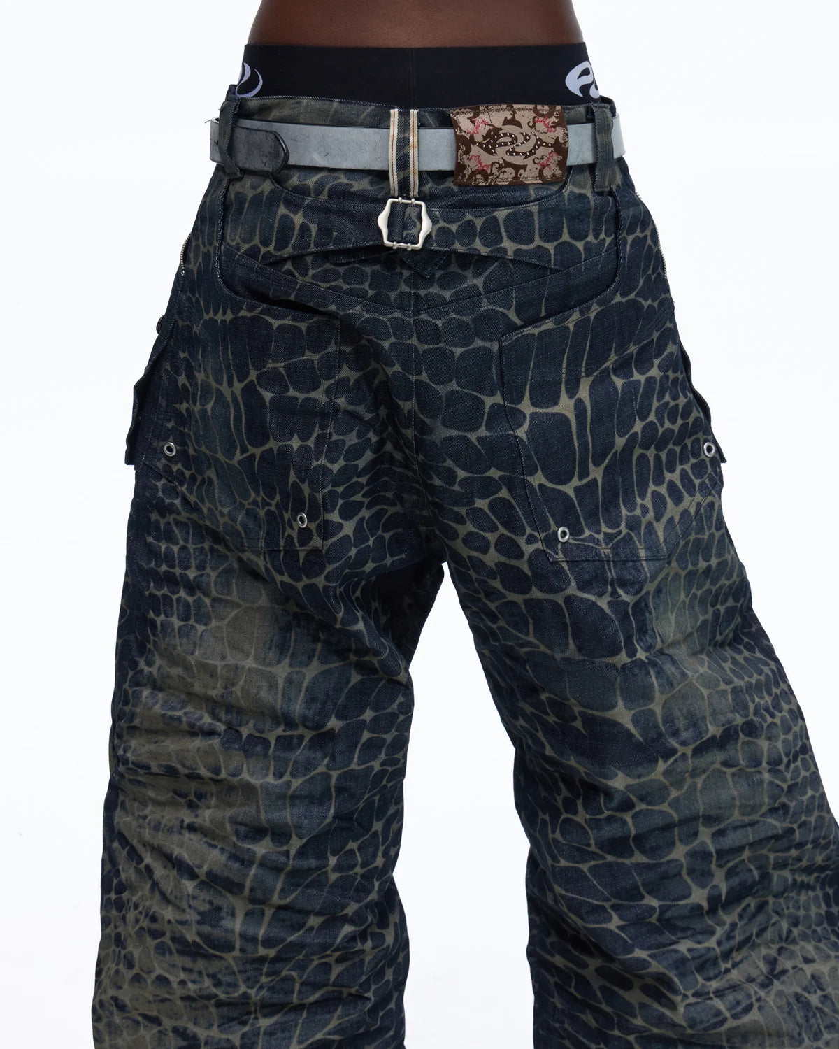 Personsoul Laser-Etched Crocodile-PatternedRaw Denim Scimitar Jeans