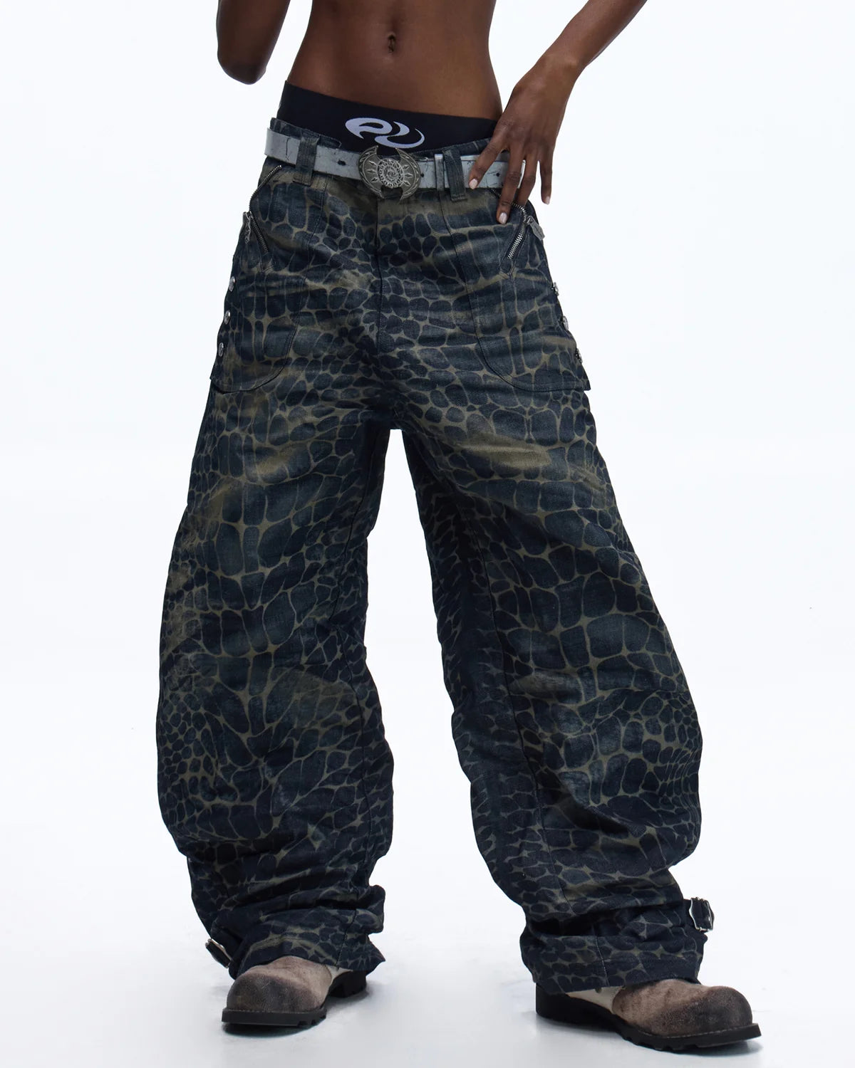 Personsoul Laser-Etched Crocodile-PatternedRaw Denim Scimitar Jeans