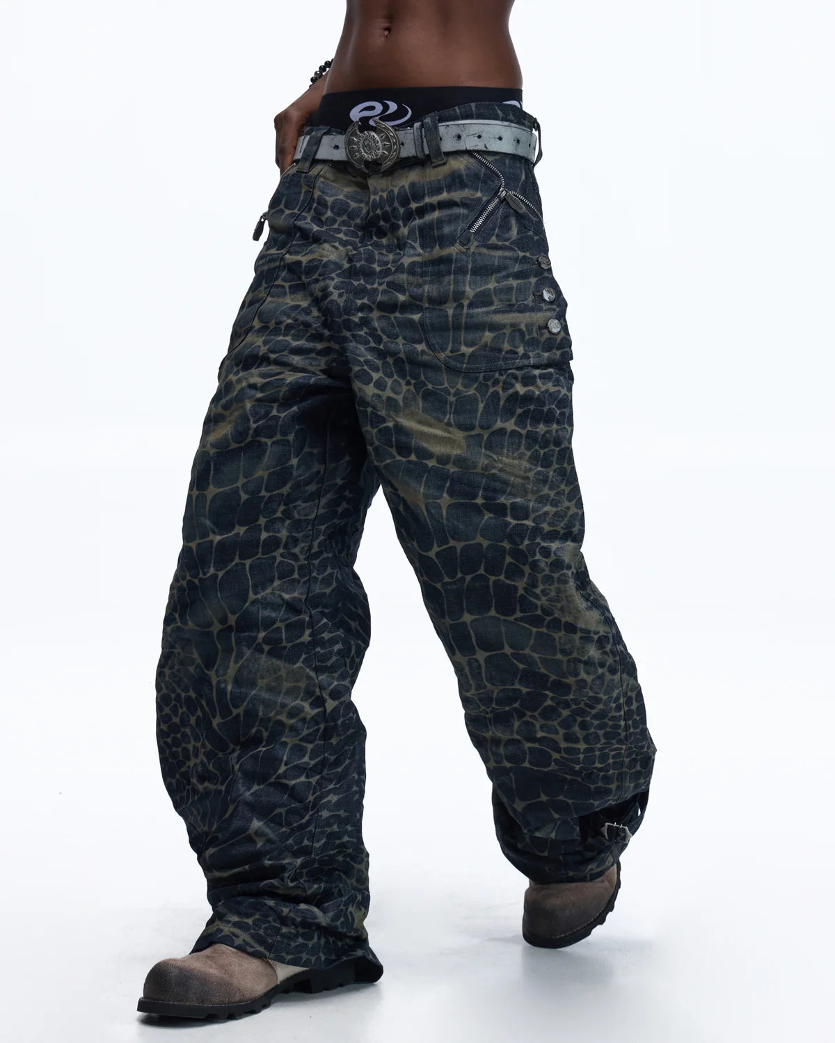 Personsoul Laser-Etched Crocodile-PatternedRaw Denim Scimitar Jeans