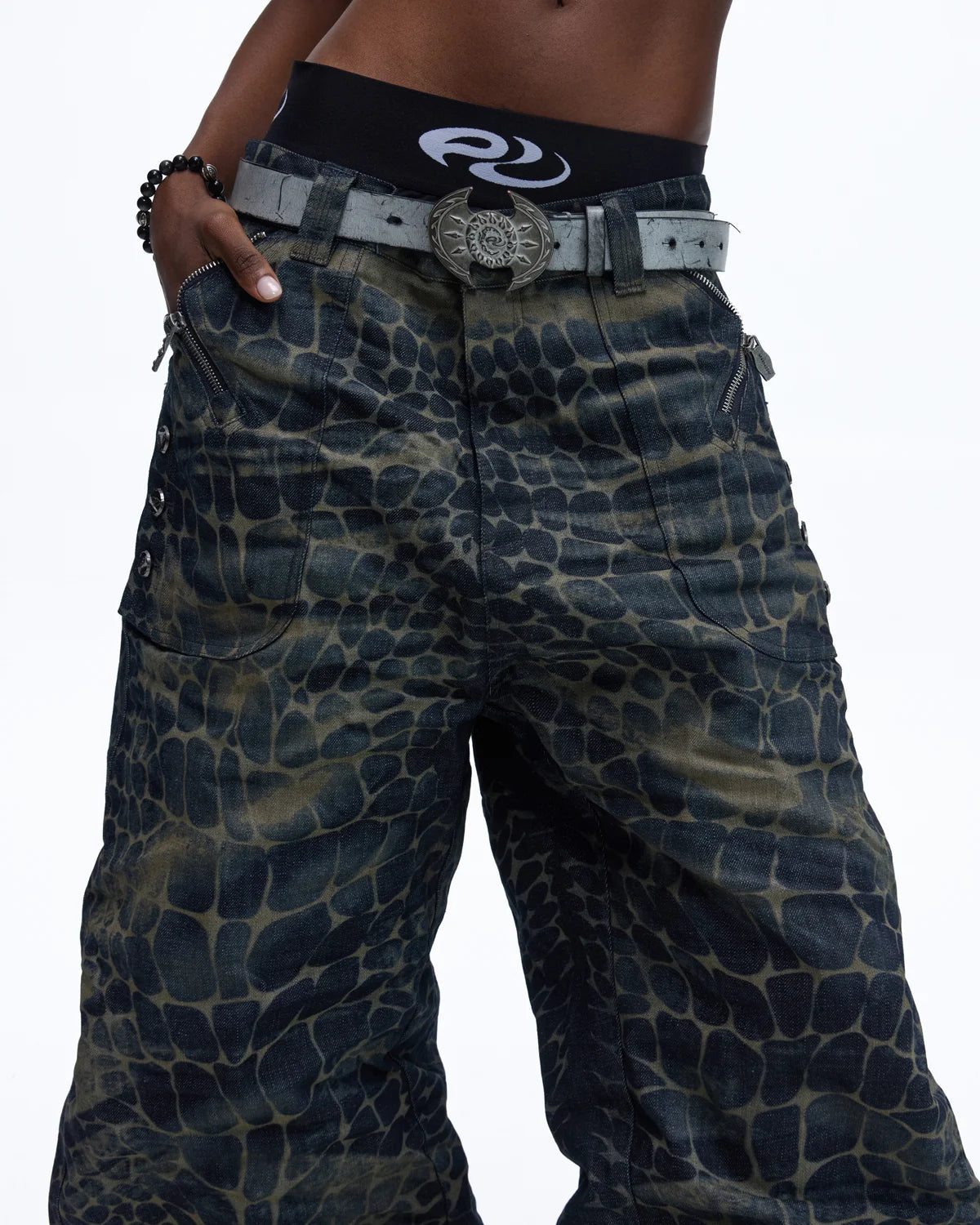 Personsoul Laser-Etched Crocodile-PatternedRaw Denim Scimitar Jeans