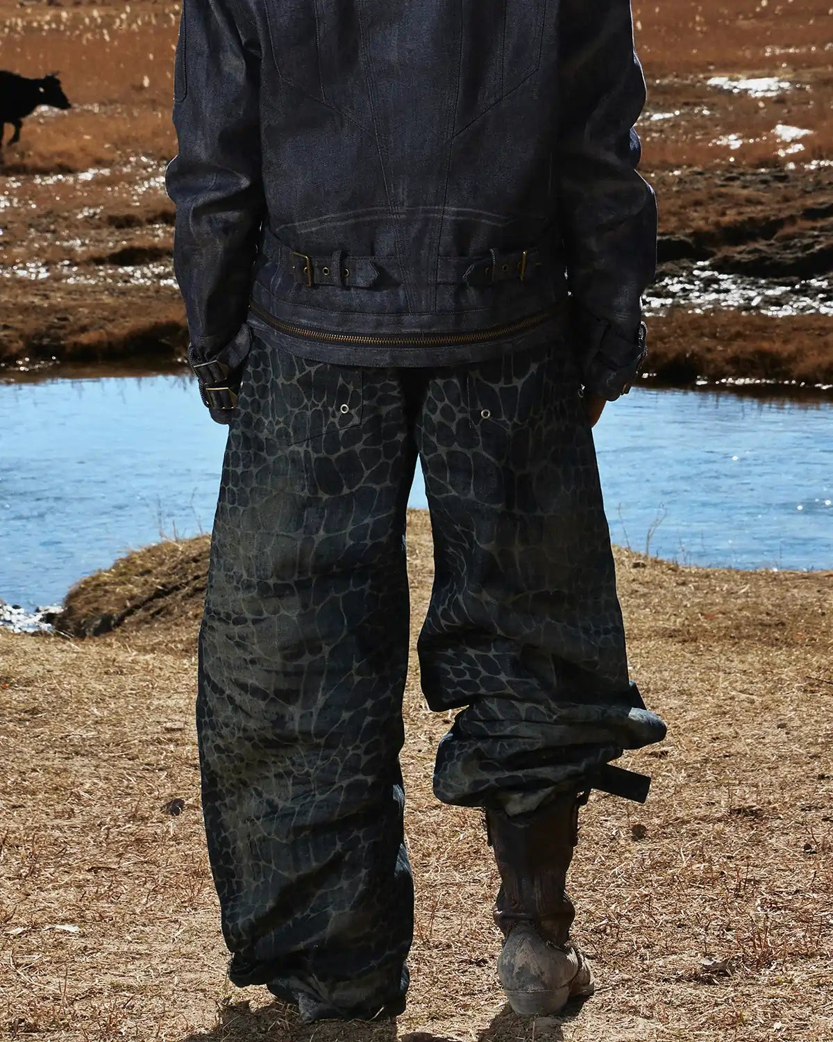 Personsoul Laser-Etched Crocodile-PatternedRaw Denim Scimitar Jeans