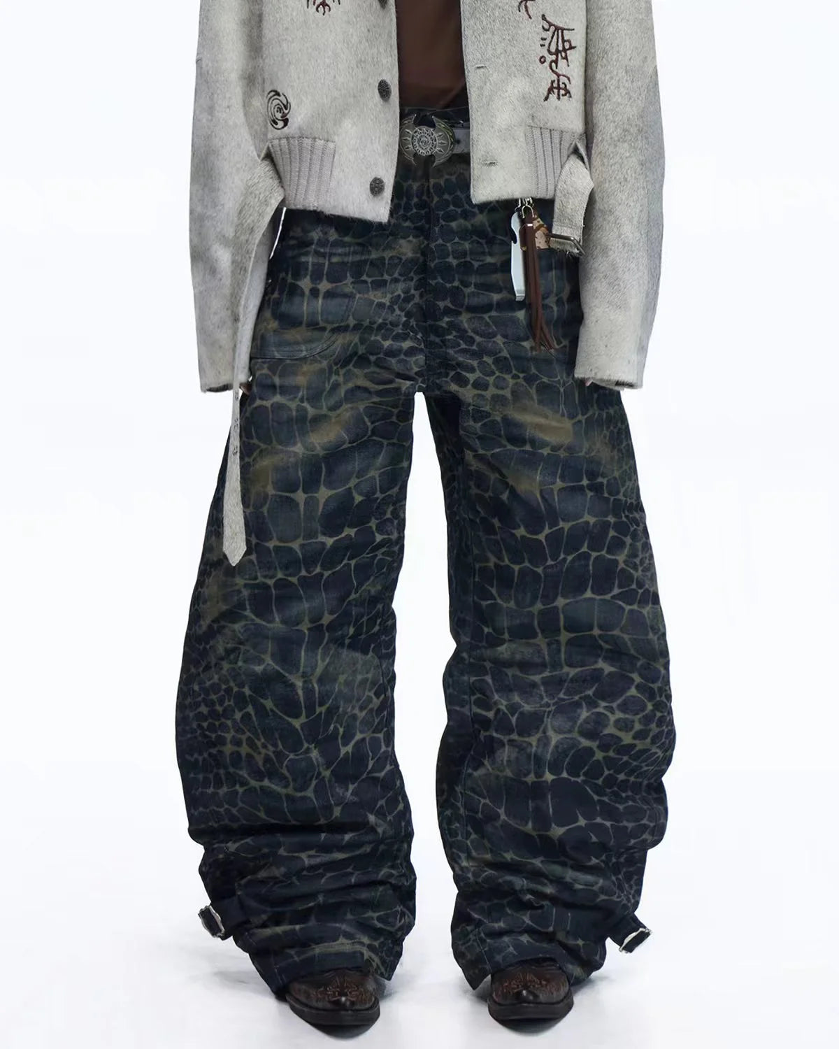 Personsoul Laser-Etched Crocodile-Patterned Raw Denim Curved Jeans
