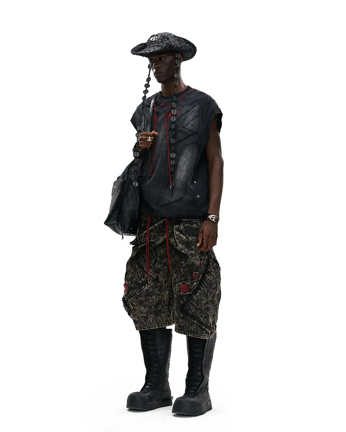 Personsoul Deconstructed Contrasting Embroidery Sleeveless T-Shirt In Black