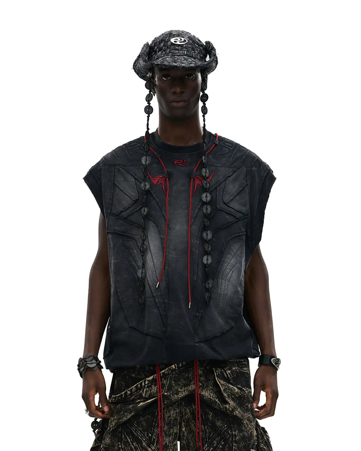 Personsoul Deconstructed Contrasting Embroidery Sleeveless T-Shirt In Black