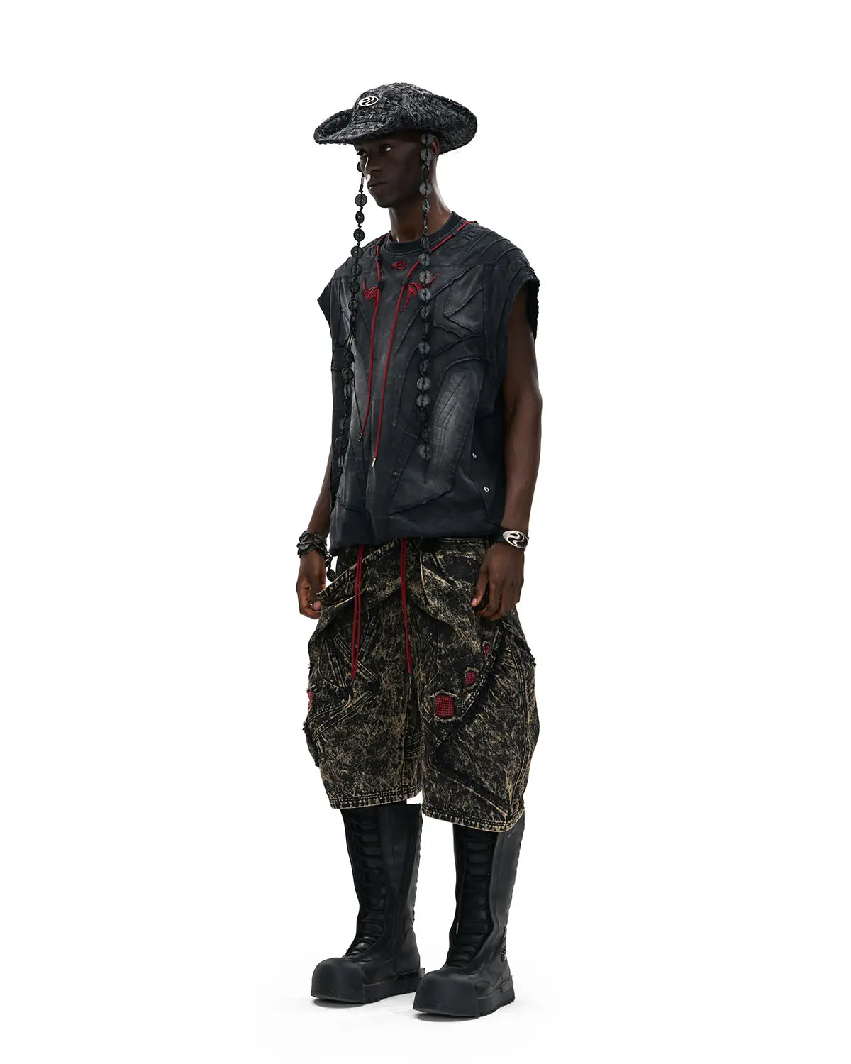 Personsoul Deconstructed Contrasting Embroidery Sleeveless T-Shirt In Black