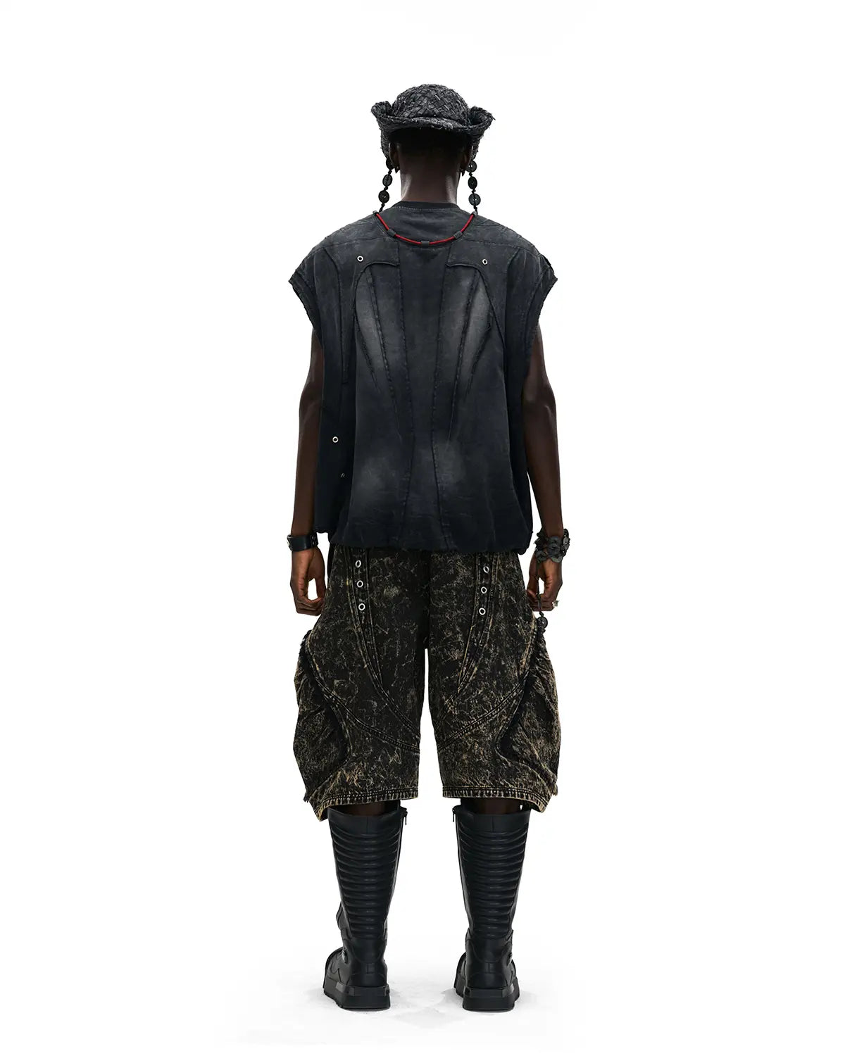 Personsoul Deconstructed Contrasting Embroidery Sleeveless T-Shirt In Black