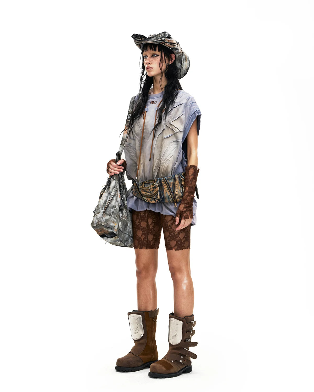 Personsoul Deconstructed Contrasting Embroidery Sleeveless T-Shirt