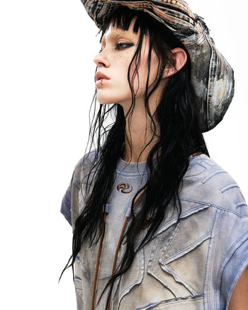 Personsoul Deconstructed Contrasting Embroidery Sleeveless T-Shirt