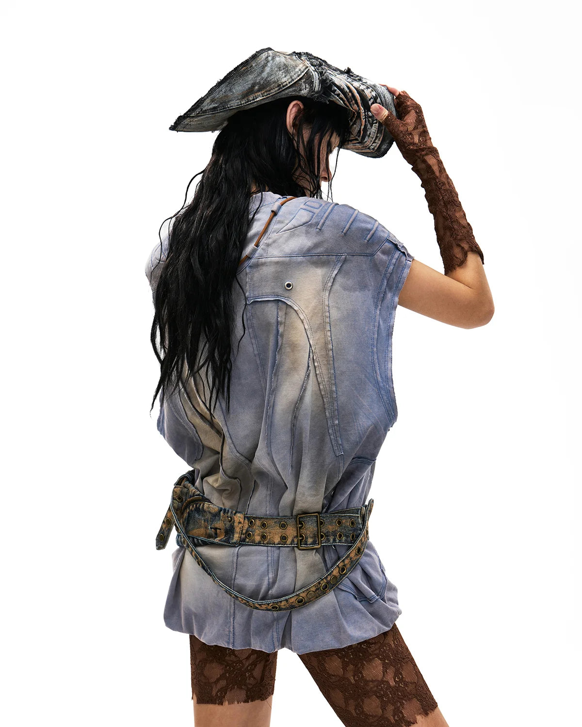 Personsoul Deconstructed Contrasting Embroidery Sleeveless T-Shirt