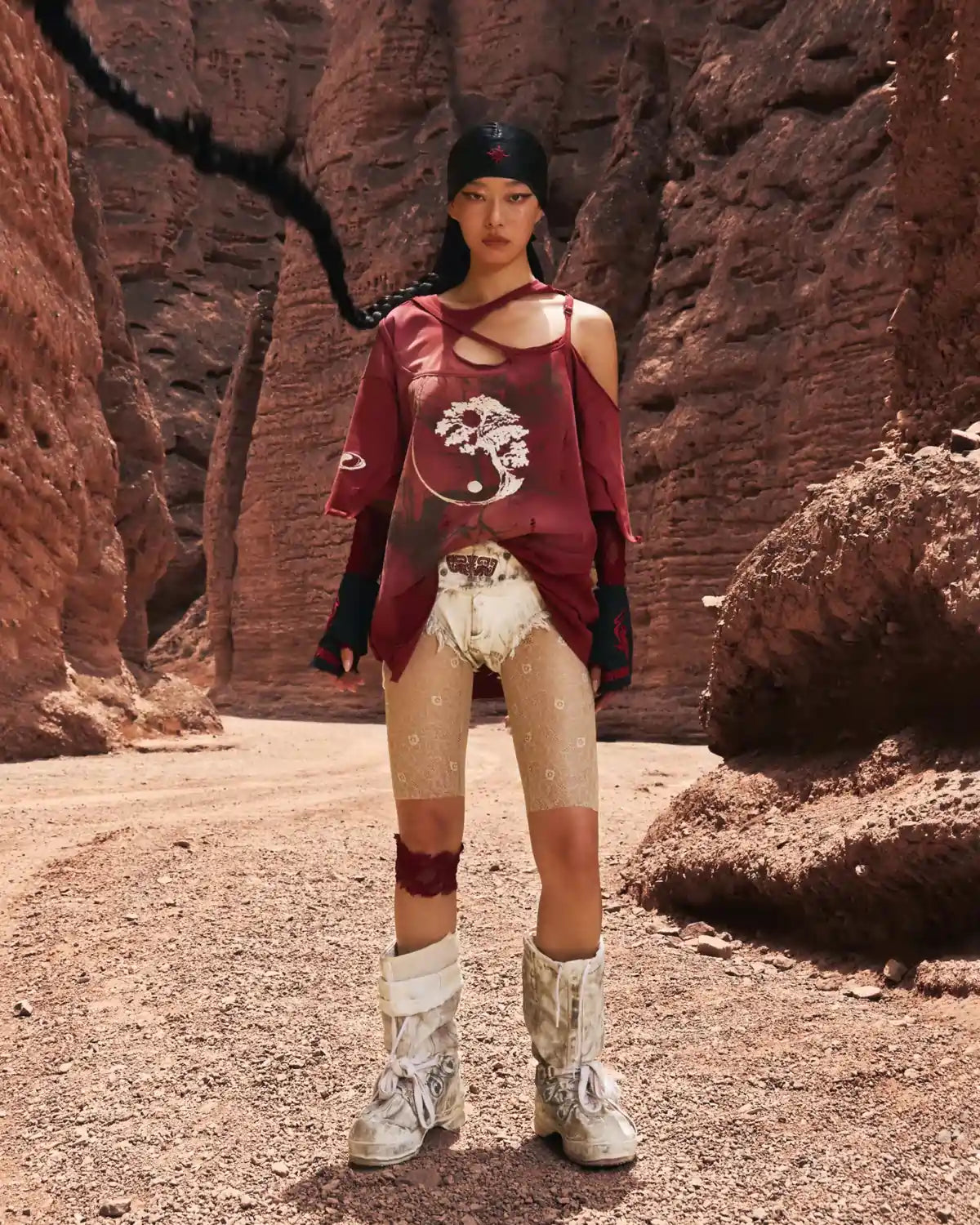 Personsoul Ink-Wash Distressed One-Shoulder T-Shirt In Red