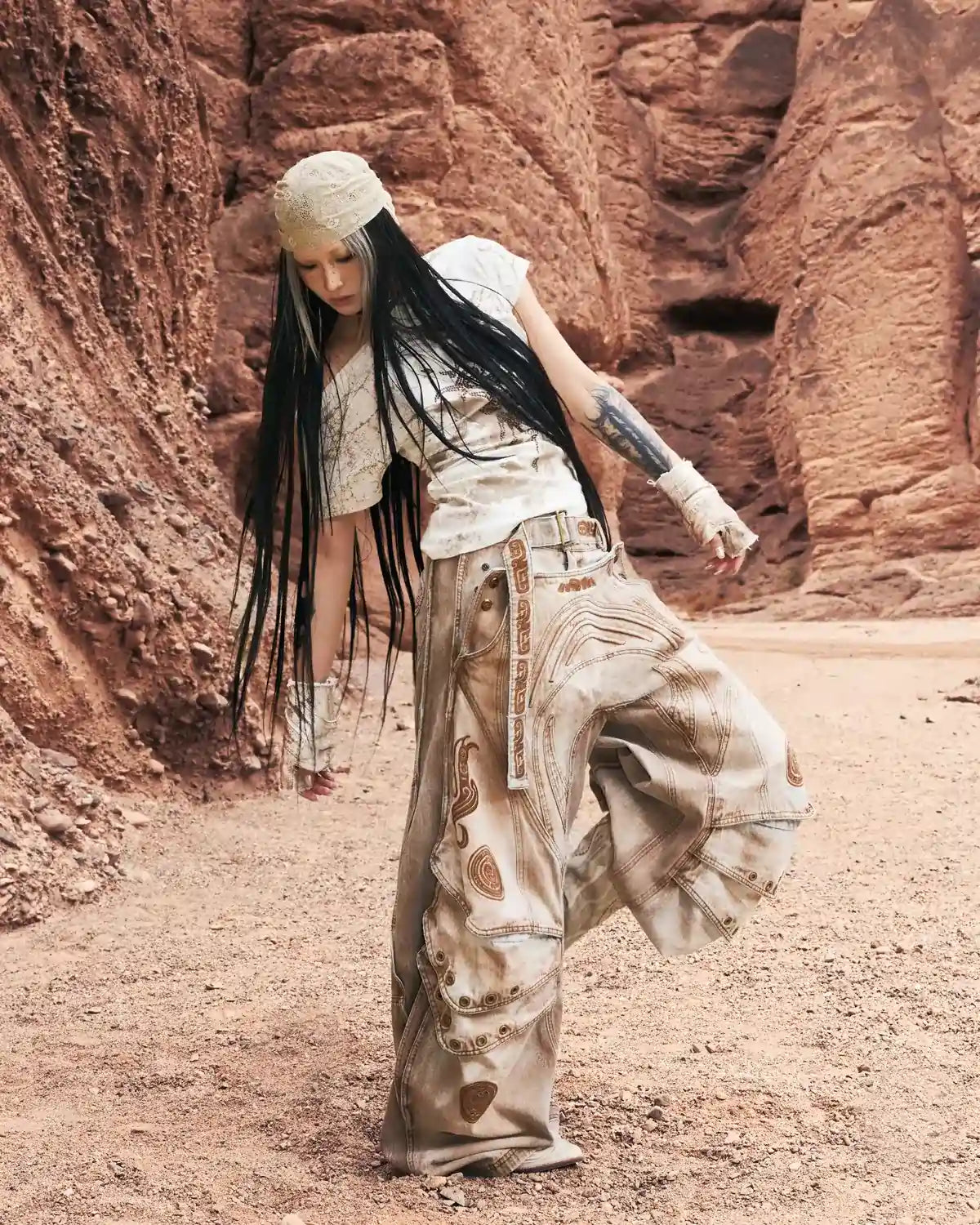 Personsoul Vintage Earth-Tone Faux-Layer Curved Jeans