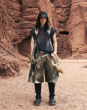 Personsoul Deconstructed Contrasting Embroidery Sleeveless T-Shirt In Black