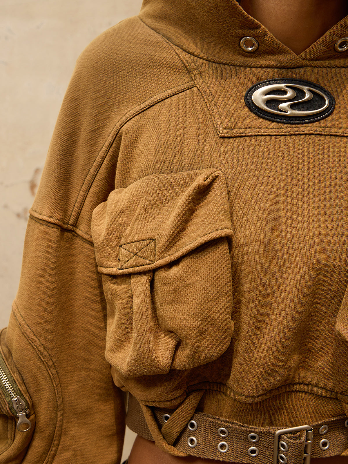 Personsoul Mutiple Pocket Short Hoodie