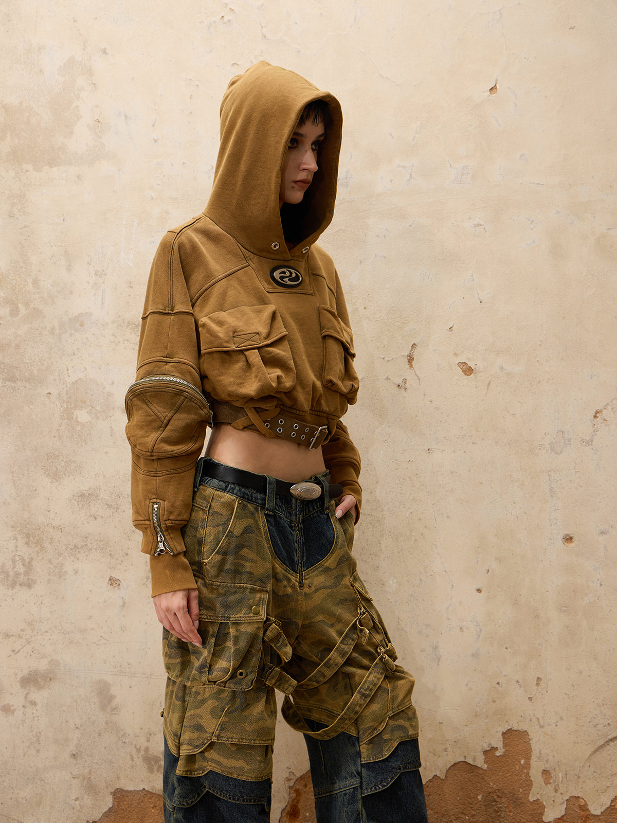 Personsoul Mutiple Pocket Short Hoodie