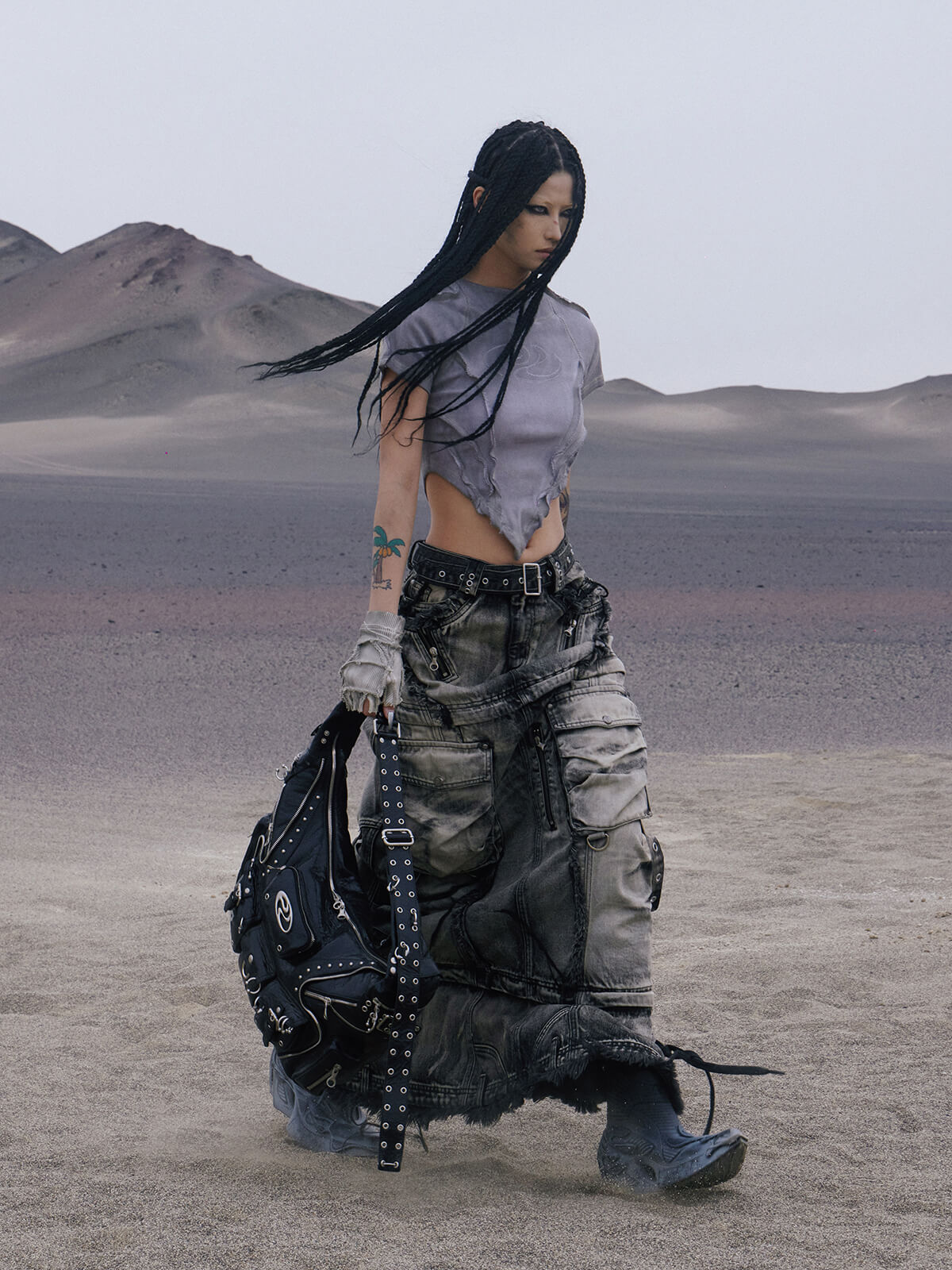 Personsoul Grey V-hem Slim Crop Top