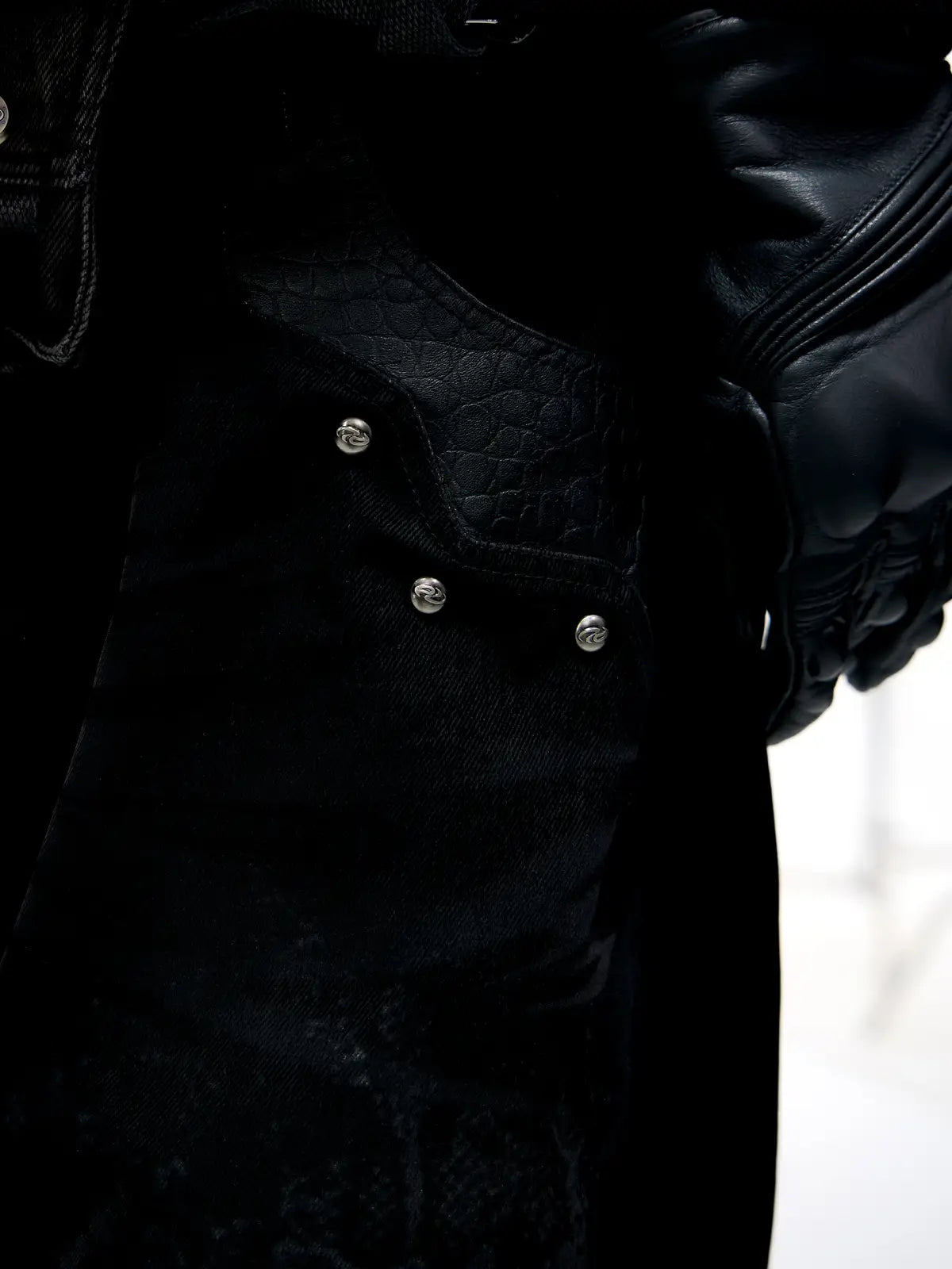 Personsoul Snake Texture Black Jeans