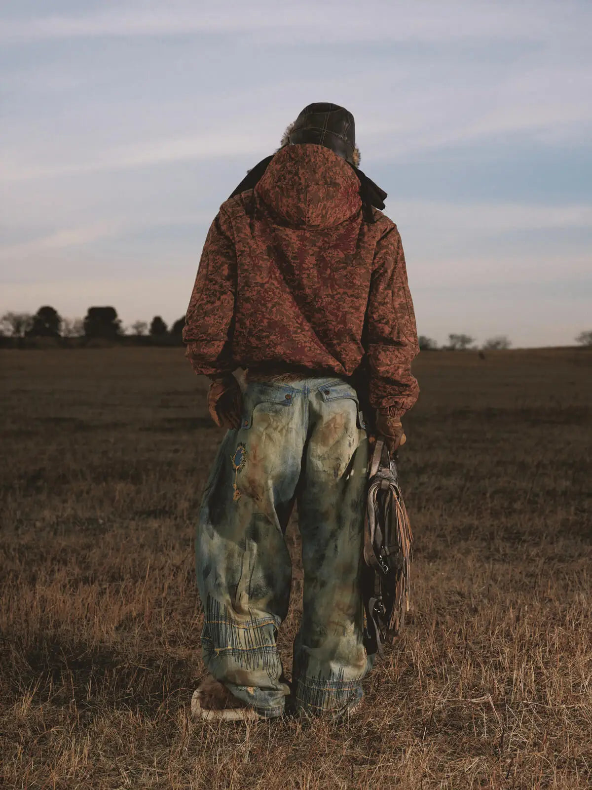 Personsoul Stain Embroidery Scimitar Jeans