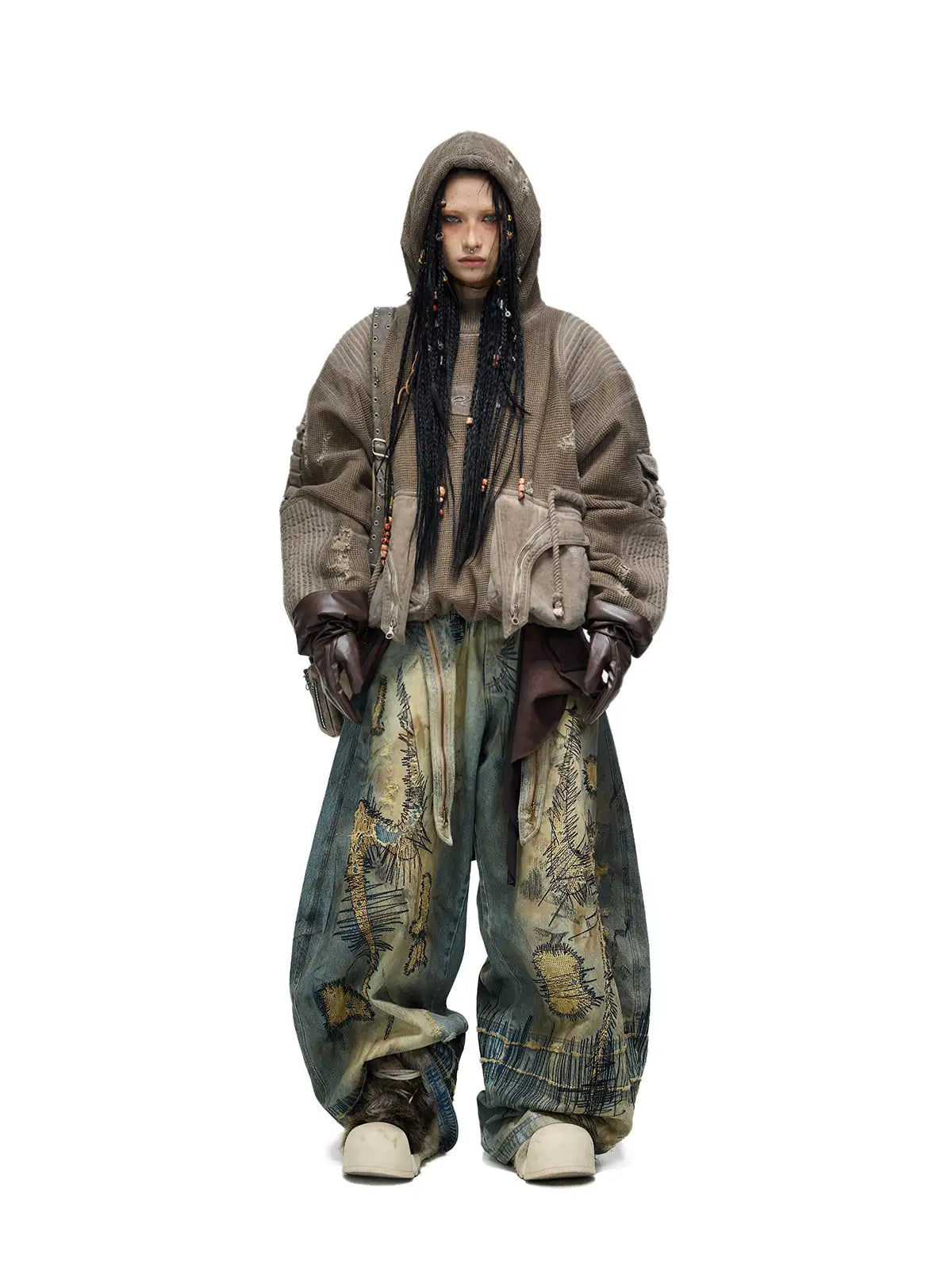 Personsoul Stain Embroidery Scimitar Jeans