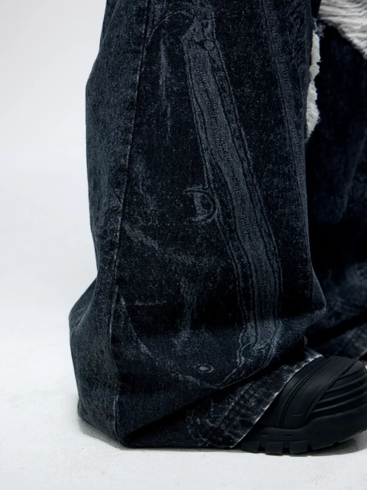 Personsoul Textured Black Print Ripped Jeans