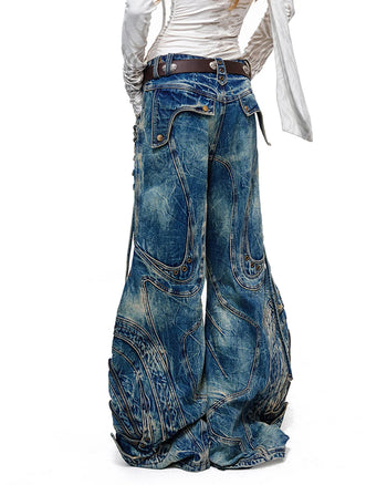 Dekonstruierte ausgestellte Patchwork-Jeans Blau